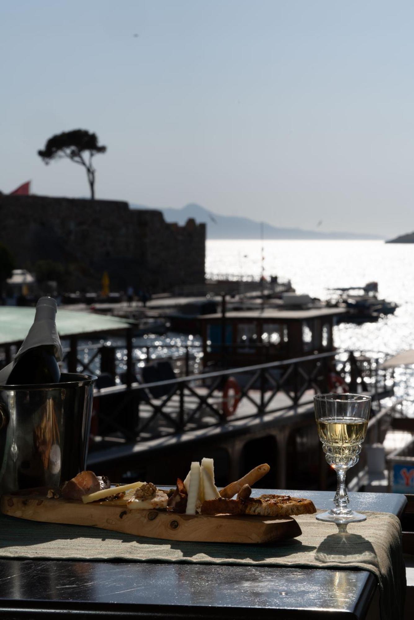 Hotel Karacam Foça Eksteriør bilde