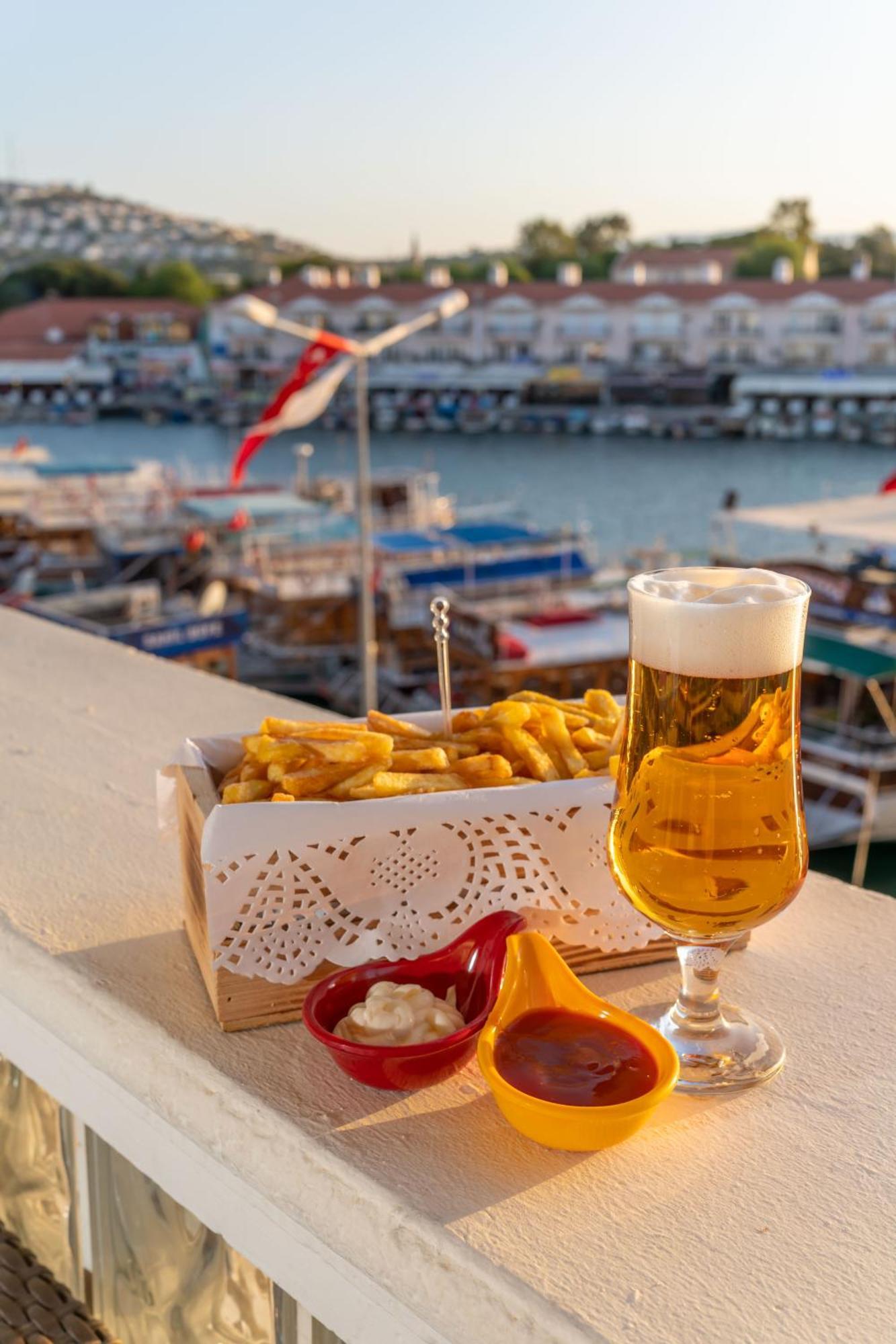 Hotel Karacam Foça Eksteriør bilde